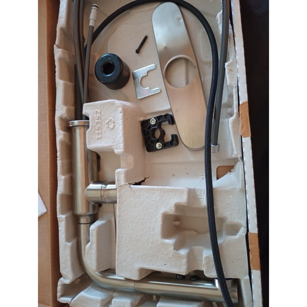 Delta Daneri 16879-SS-DST Single Handle Pull-Out Kitchen Faucet - Stainless